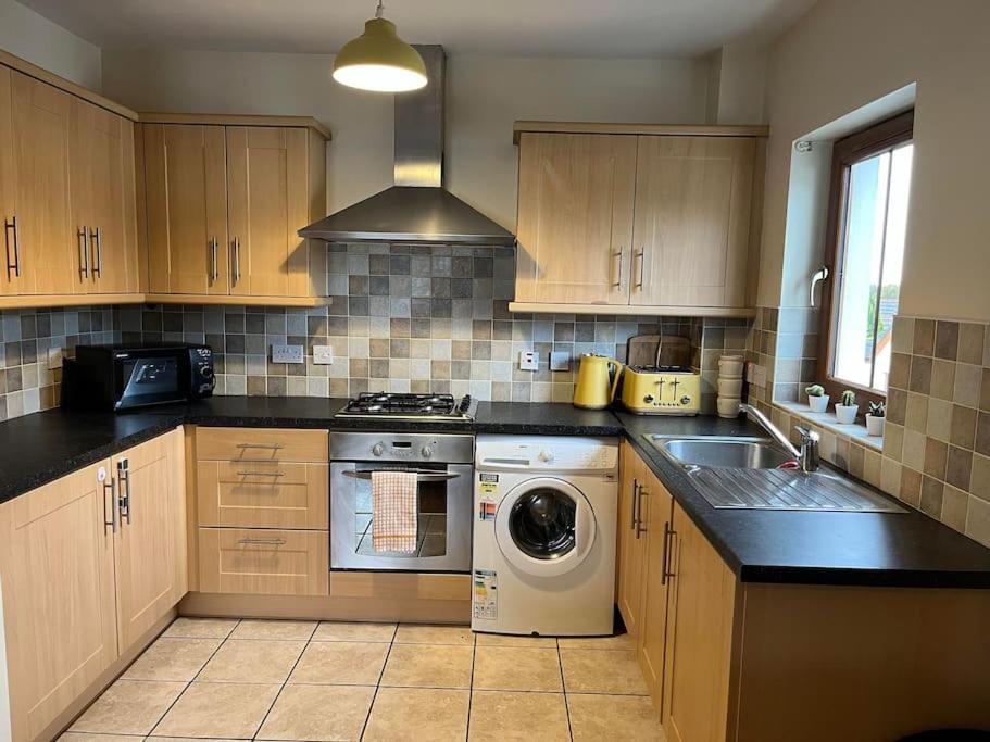 Lovely 2 Bedroom Family Apartment In Newcastle นิวคาสเซิล ภายนอก รูปภาพ